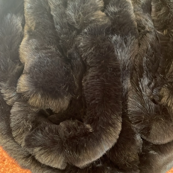 Vera Wang faux fur throw - Picture 7 of 8